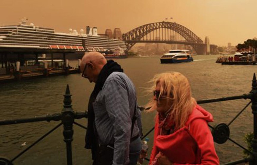 Австралию накрыла гигантская песчаная буря