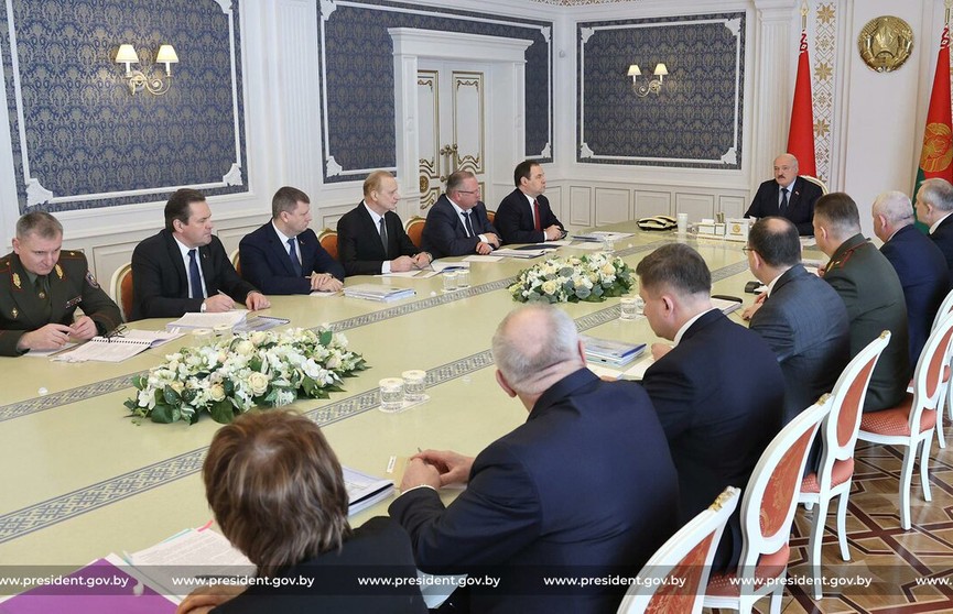 Лукашенко провел совещание по вопросам БелАЭС
