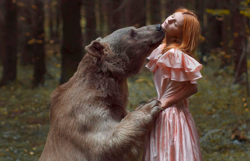 «Эти снимки завораживают!» Смелая девушка-фотограф работает с дикими животными, просто посмотрите на её работы