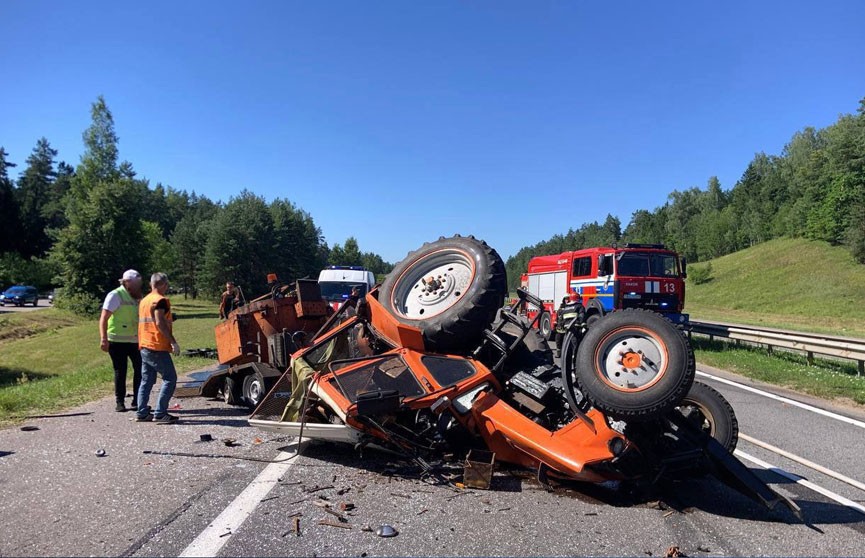 Страшное ДТП под Минском: трактор столкнулся с легковушкой