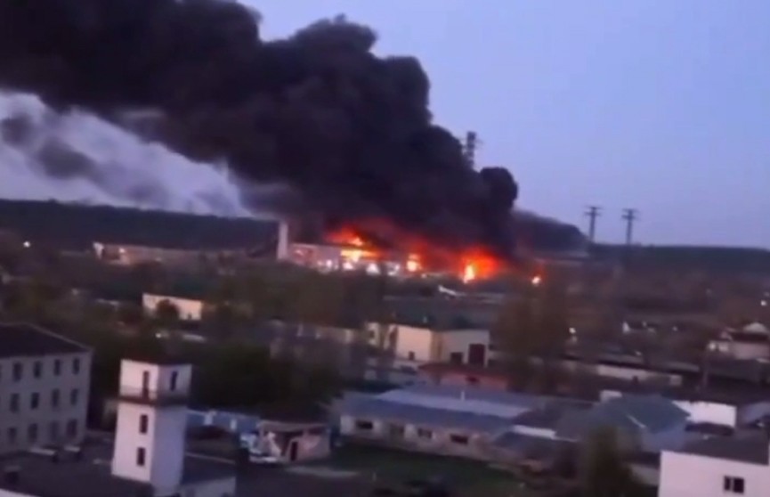 После ракетных ударов под Киевом полыхает Трипольская ТЭС. Она полностью уничтожена (ВИДЕО)