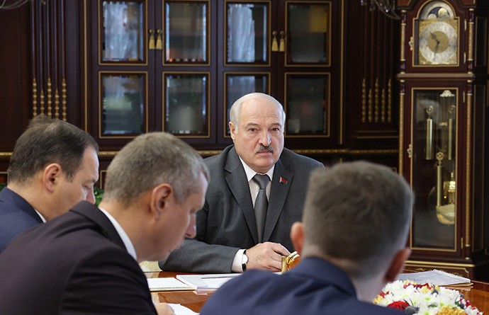 «У нас нет времени ждать»: Лукашенко собрал совещание по созданию белорусских портовых мощностей в России