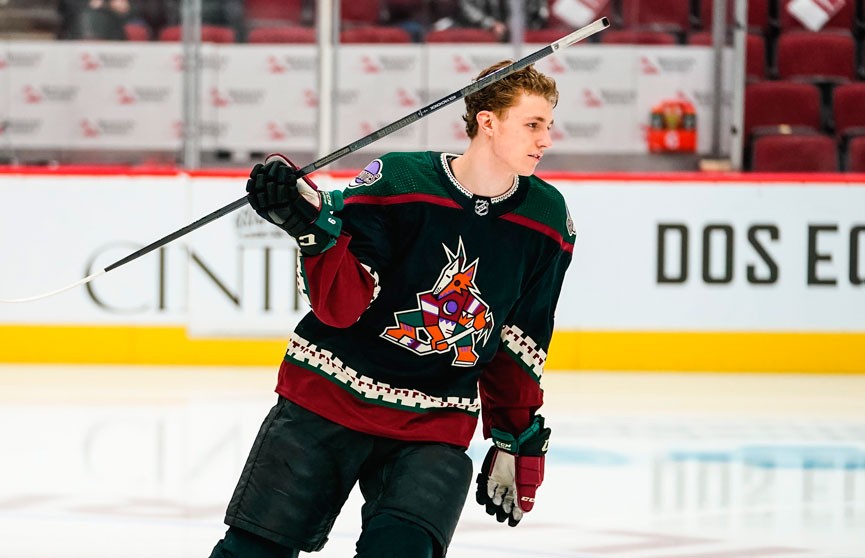 Владислав Колячонок дебютировал в НХЛ в составе «Аризоны»