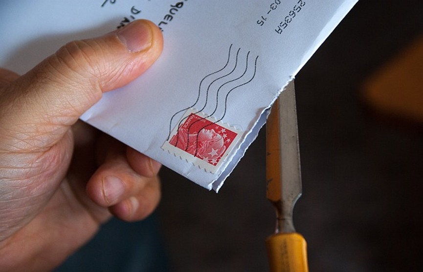 Почта Латвии начала вскрывать письма соотечественников, отправляемые в Беларусь