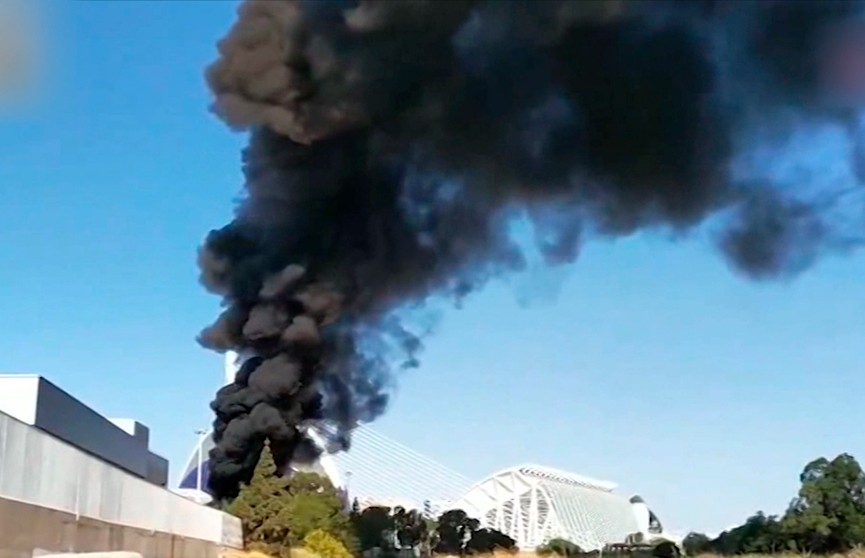 Сильный пожар в Валенсии: горит крупнейший в Европе океанариум