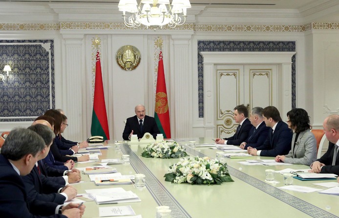 Лукашенко – на совещании с госСМИ: Нужно честно и объективно говорить с людьми на понятном языке, доносить им нашу позицию
