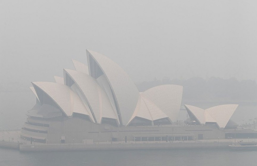 Сидней окутал смог от лесных пожаров (ФОТО)