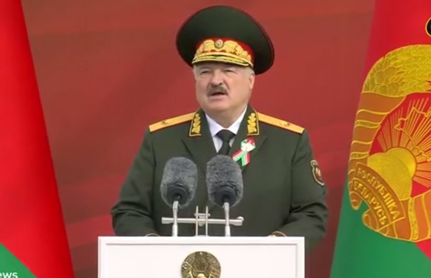 А. Лукашенко: Белорусы просят дать им в руки оружие для защиты страны