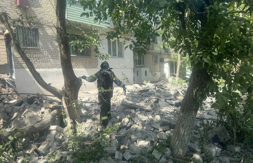 ВСУ обстреляли пятиэтажный дом в Токмаке