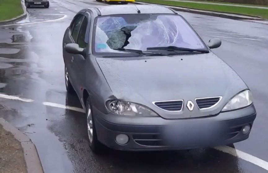 В Минске Renault на пешеходном переходе сбил 18-летнюю девушку
