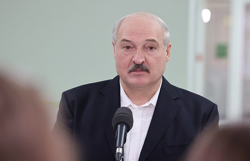 Президент посетил детскую инфекционную больницу в Минске. О чем спрашивали Александра Лукашенко?