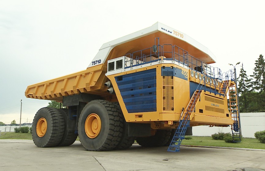 БелАЗ поставил еще два 130-тонных карьерных самосвала на разработку Восточного рудника на Кольском полуострове