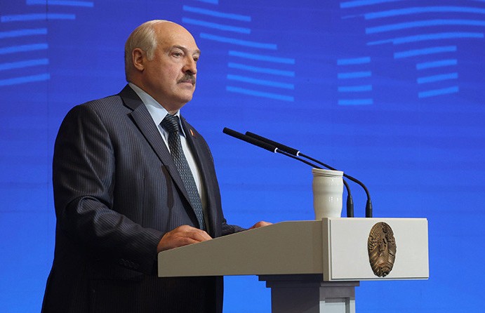 Лукашенко: пришло время понять – не народ должен идти к власти, а власть должна бежать к народу