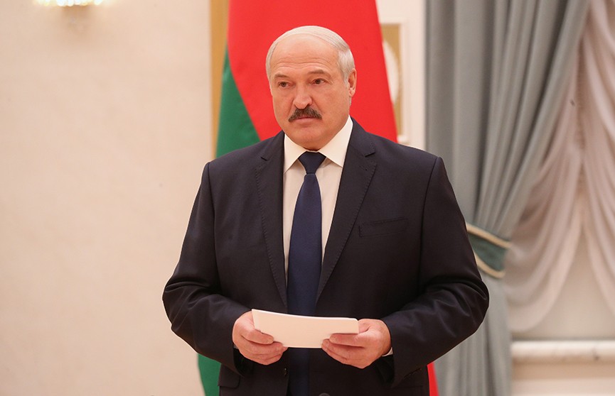 Лукашенко – ученым: С величайшим уважением отношусь к вам, героическим людям