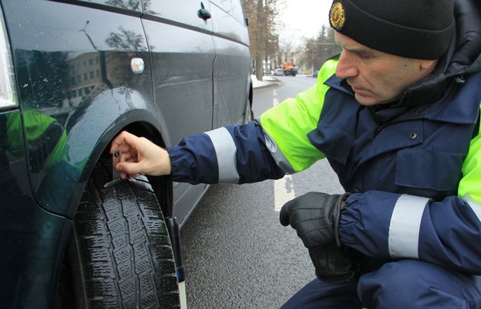 Почему стоит поставить зимнюю резину на авто уже сейчас – репортаж ОНТ