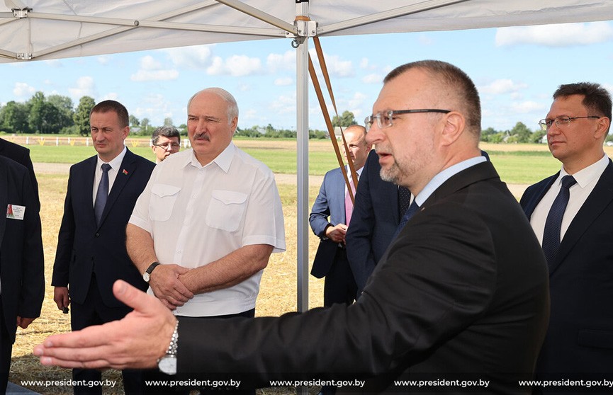 Лукашенко посетил с рабочей поездкой Слуцкий район