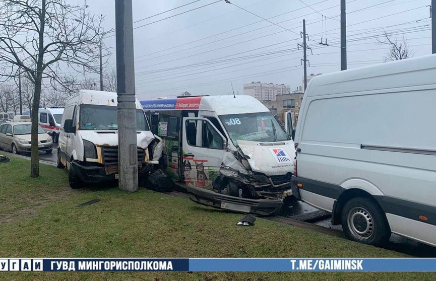 ДТП с маршруткой в Минске, есть пострадавшие