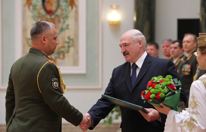 Лукашенко вручил генеральские погоны высшему офицерскому составу. Какие напутствия дал Президент защитникам Отечества?