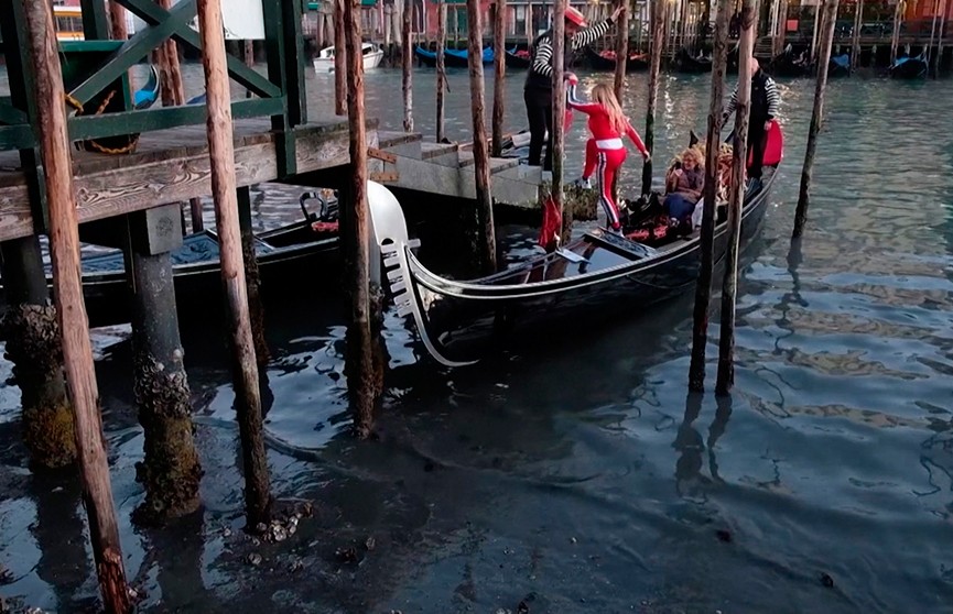 В Венеции после наводнения пересохли каналы – видео