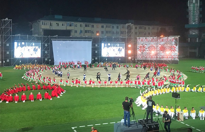 «Сожскі карагод»: полторы тысячи артистов открывали фестиваль