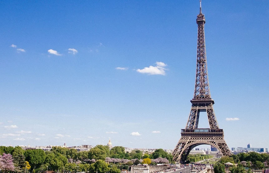 Мэр Парижа призвала открыть парки и сады в городе