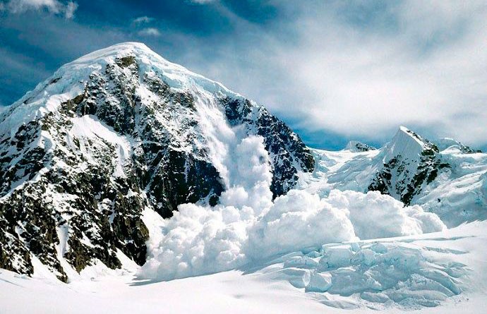 Четыре человека погибли в Альпах из-за схода лавины