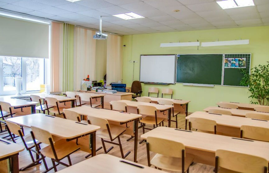 112 человек эвакуировали из гомельской школы: здание грозились взорвать, если оценки за контрольную будут отрицательными