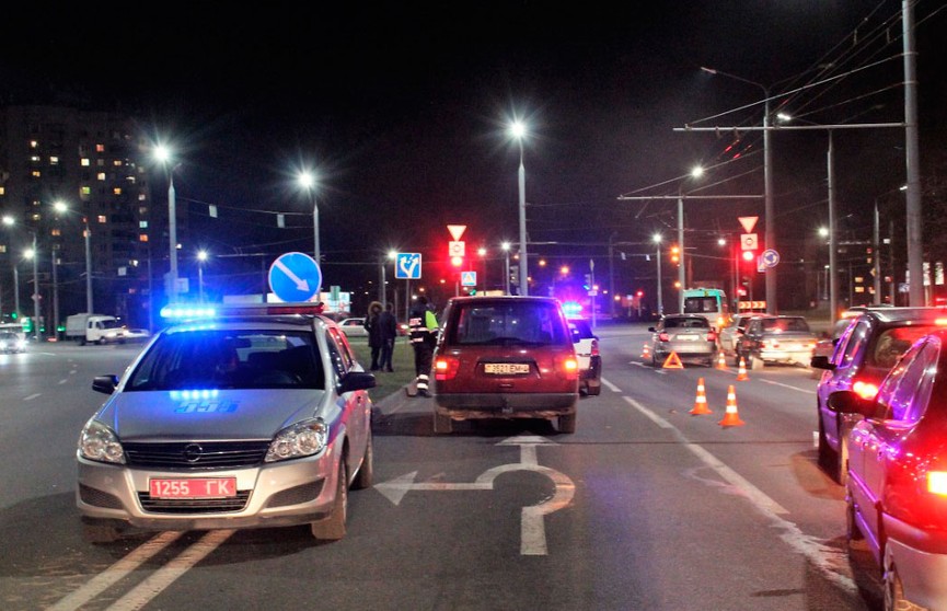 Легковушка насмерть сбила женщину в Гродно. Ее личность пока не установлена