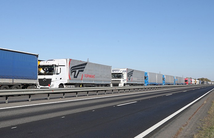 Казахстан стал задерживать грузовики России с товарами из Европы