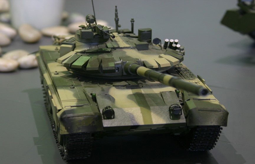 Bild: на выставке трофейной техники НАТО в Москве танку Leopard специально согнули пушку в знак поверженности
