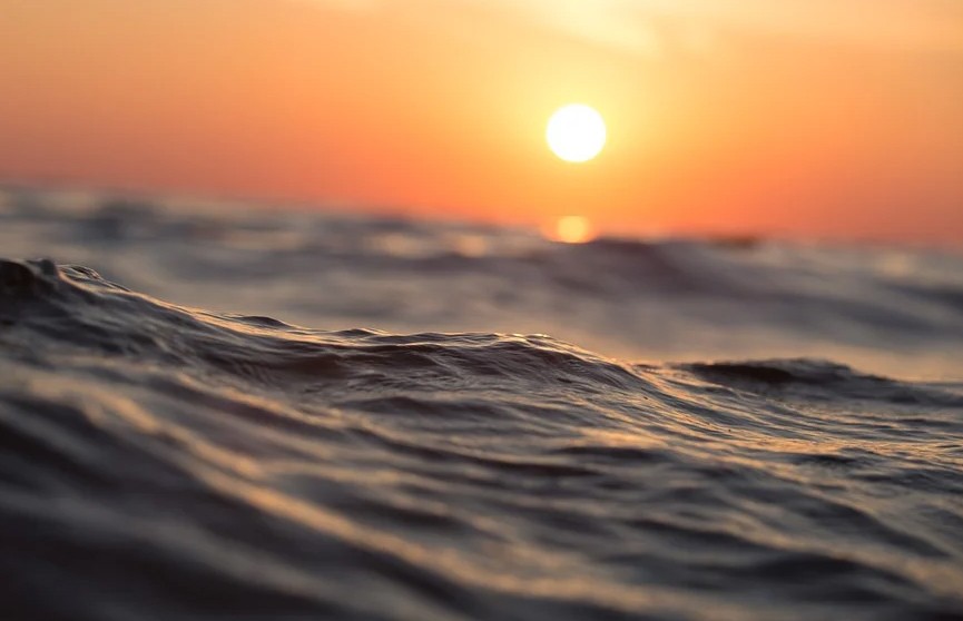 Двое мужчин потерялись в океане и 29 дней дрейфовали на моторной лодке