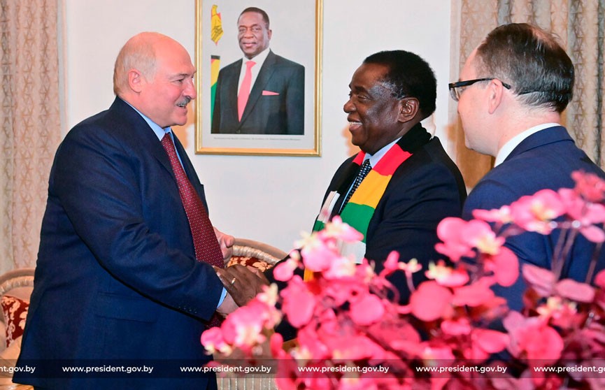 Лукашенко провел переговоры с президентом Зимбабве в формате «один на один»