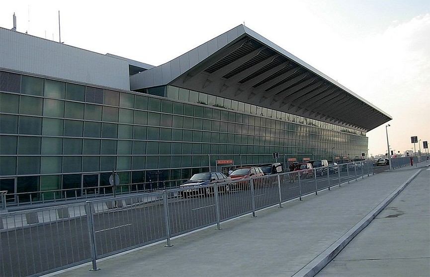 В аэропорту Варшавы произошла утечка токсичных веществ, есть пострадавшие