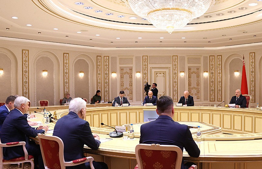 Александр Лукашенко провел встречу с губернатором Воронежской области России