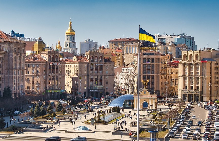 Украинцы, уехавшие из страны, начнут массово подавать в суд на Киев – политолог Бондаренко