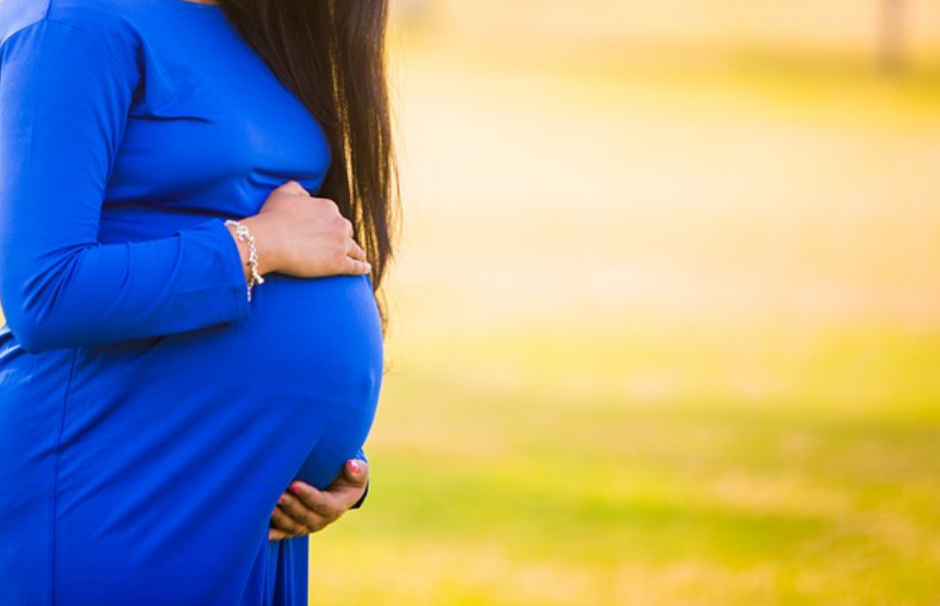 Женщина узнала о своей беременности незадолго до родов благодаря синему унитазу