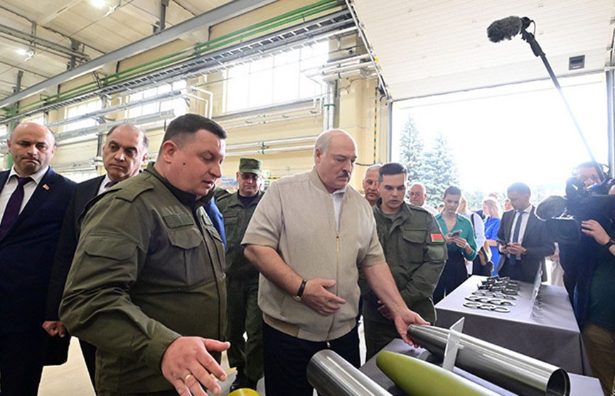 Александр Лукашенко посетил завод «Легмаш» в Орше