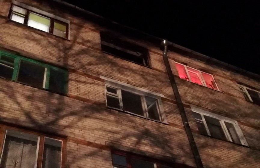 В Барановичах горело общежитие – спасатели эвакуировали 40 человек