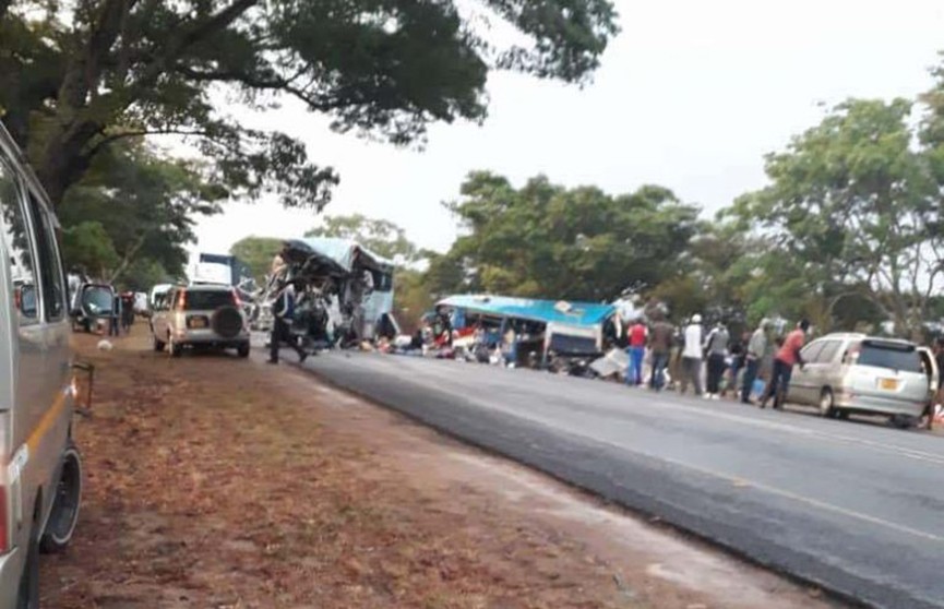 Два автобуса столкнулись в Зимбабве, десятки жертв