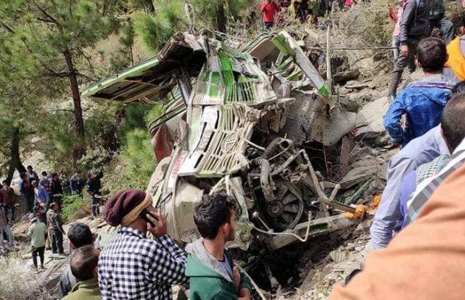 В Индии автобус упал в ущелье. Как минимум 8 человек погибли