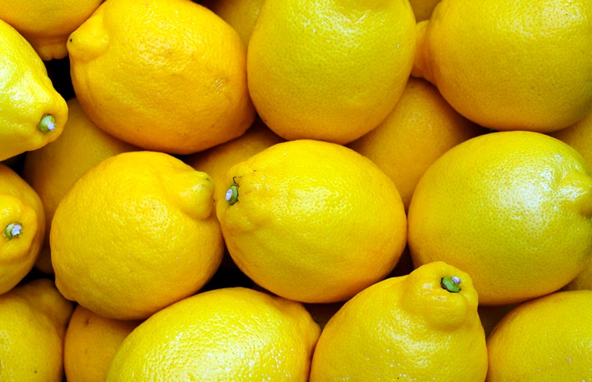 Что происходит с организмом, когда вы едите лимоны?