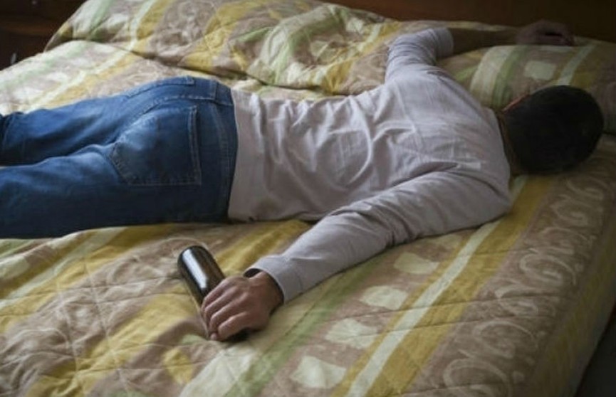 «Ирония судьбы» в Минске: пьяный мужчина перепутал адрес и уснул в чужой квартире