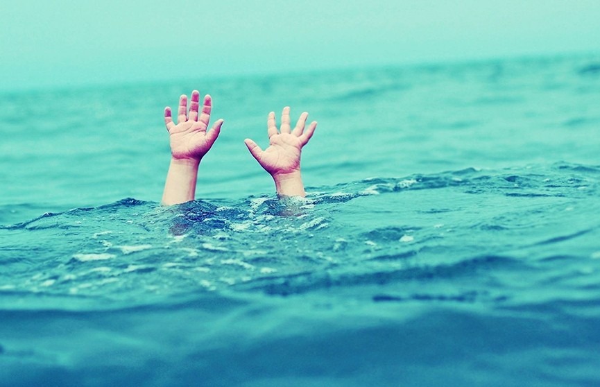 Школьник чуть не утонул в бассейне в Мстиславле