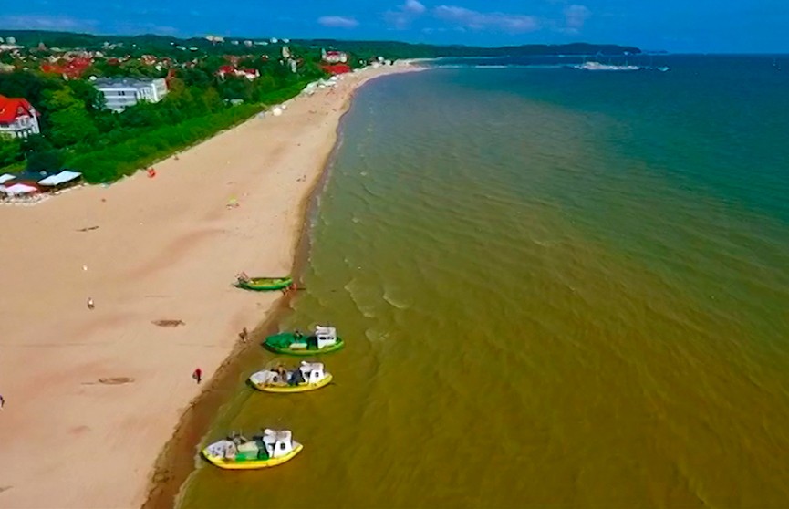 ​В Польше запретили купаться более чем на 50 пляжах Балтийского побережья