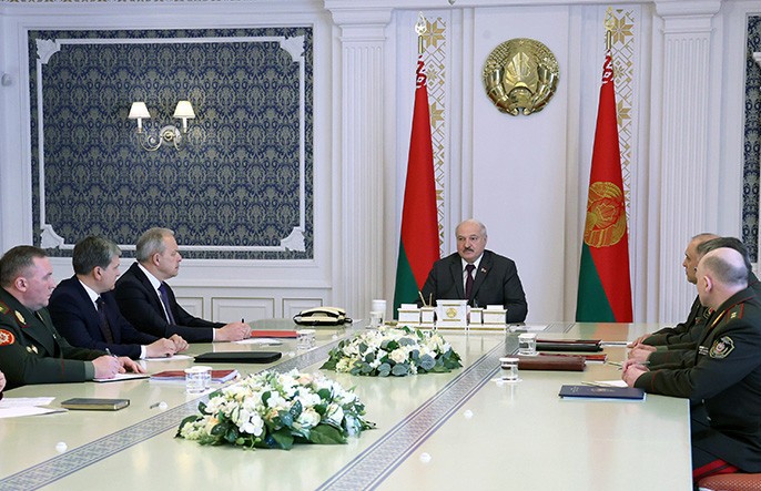 Усилить контрпропаганду! О чем еще говорил Лукашенко на совещании с КГБ, Минобороны и Совбезом?