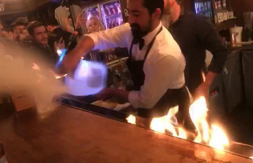 Пять человек обгорели в ресторане в Стамбуле