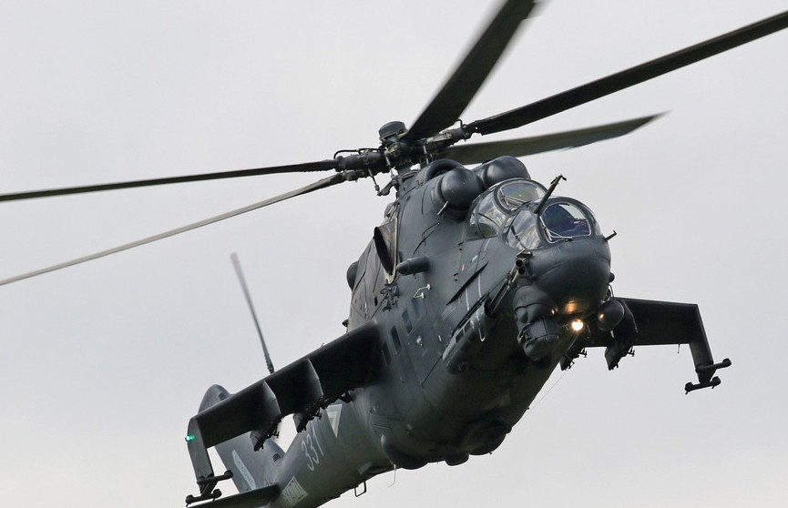 Ураган повредил два боевых вертолета в Польше