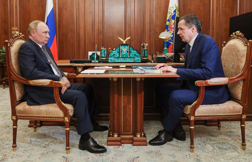 Белгородский губернатор подарил Путину шоколад «Алешка» и рассказал о мальчике