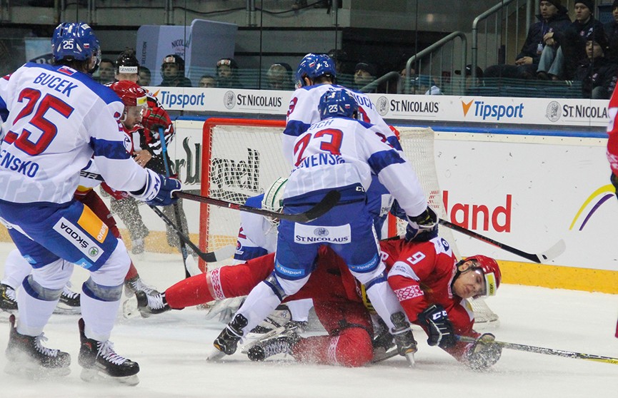 Сборная Беларуси по хоккею на турнире в Словакии уступила хозяевам льда по буллитам
