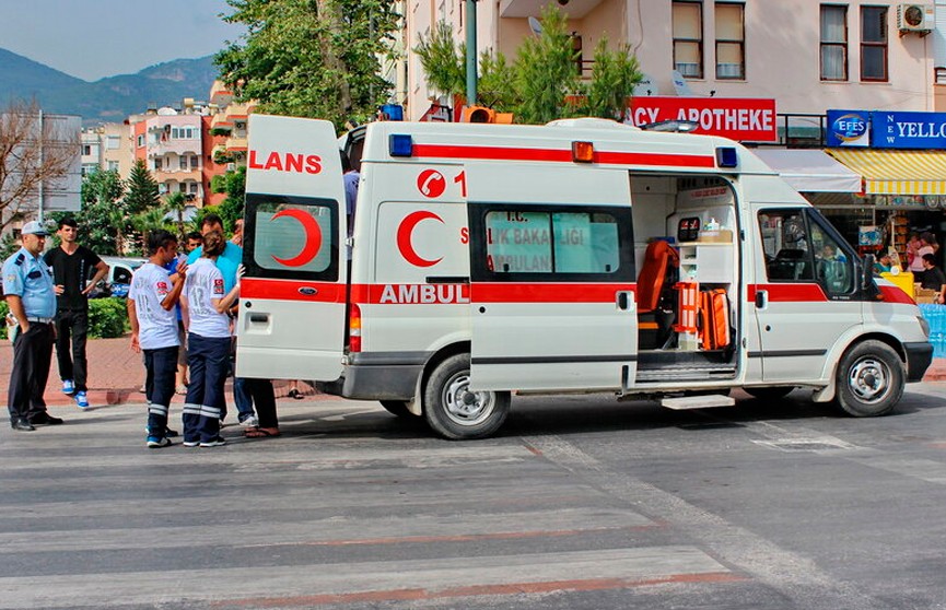 Четыре раза пережила клиническую смерть девочка, руку которой засосало в трубу бассейна в Турции